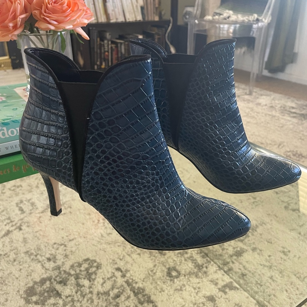 White House Black Market pointed toe leather booties, blue, size 7.5